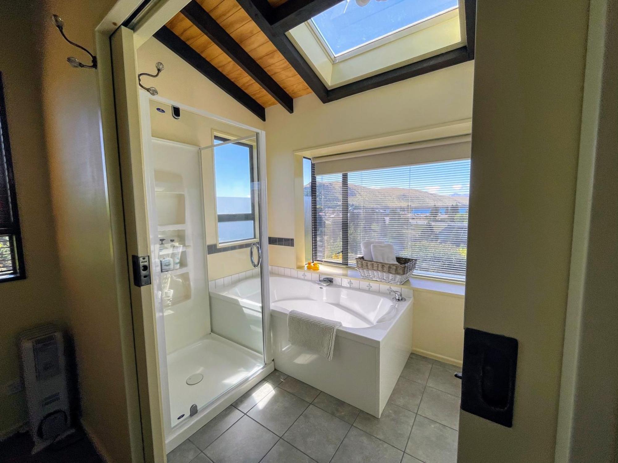 TekapoB2 Lakeview Apartment Lake Tekapo Bagian luar foto